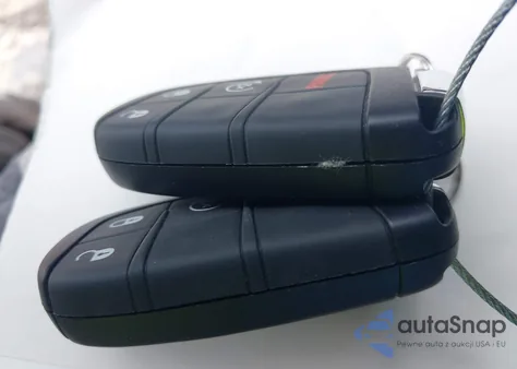 2025 Jeep Compass Latitude 4X4 from USA, damaged, VIN 3C4NJDBN8ST586519